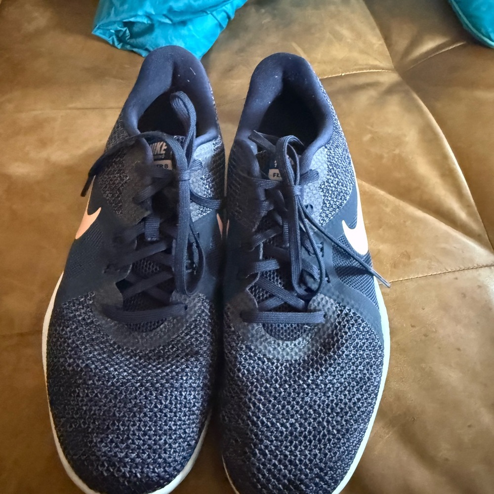 Nike Training Flex TR8  Navy Coral  Running Shoes wms 9 - Picture 2 of 6